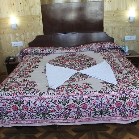 Fluorescence Hotel And Restaurant Gulmarg Ngoại thất bức ảnh