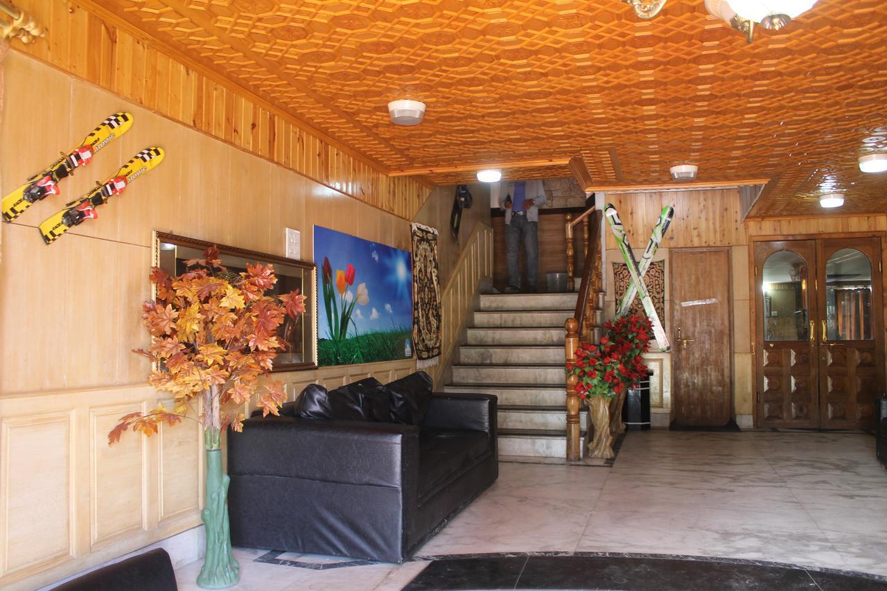 Fluorescence Hotel And Restaurant Gulmarg Ngoại thất bức ảnh